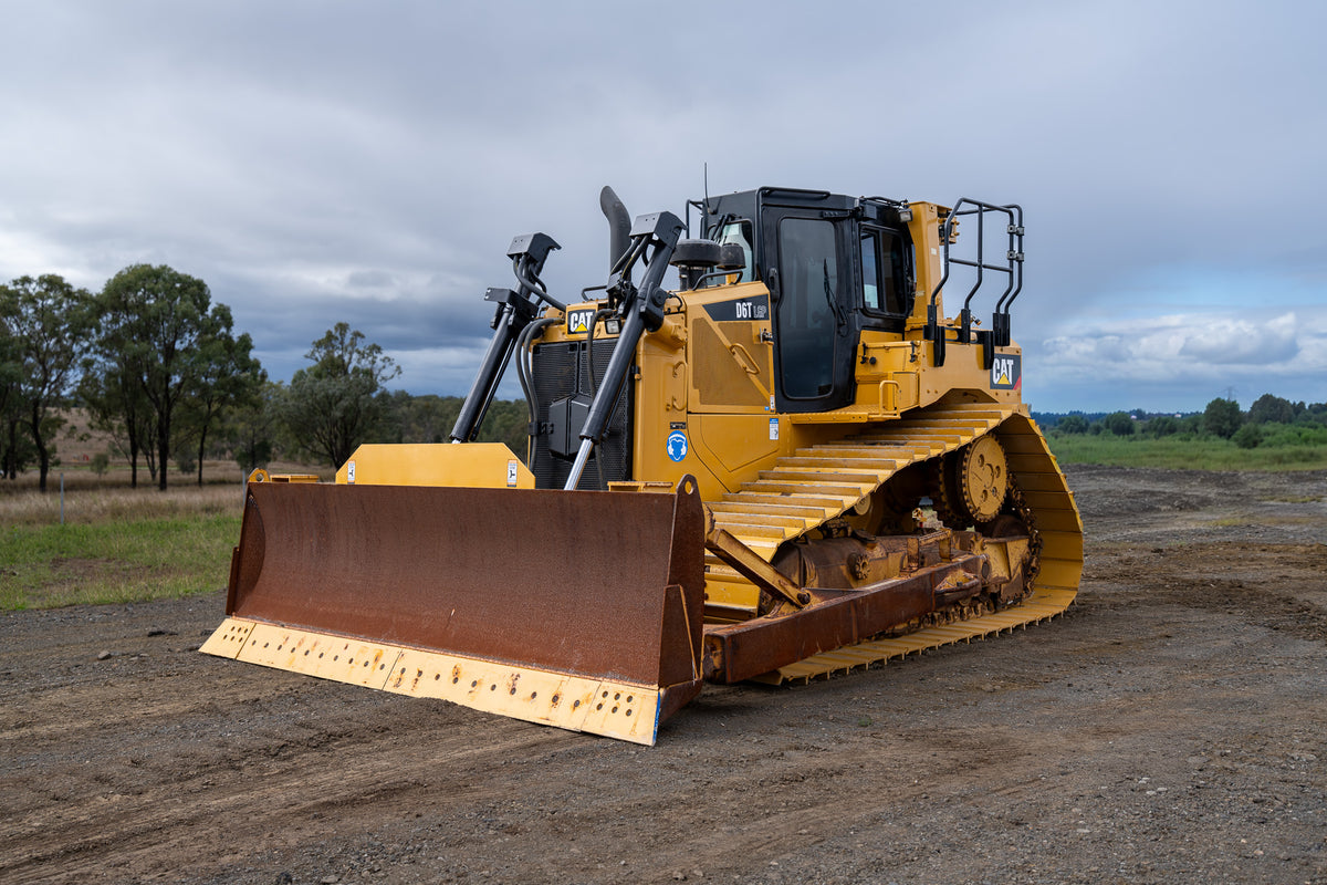2015 Caterpillar D6T LGP Dozer – photograph 1